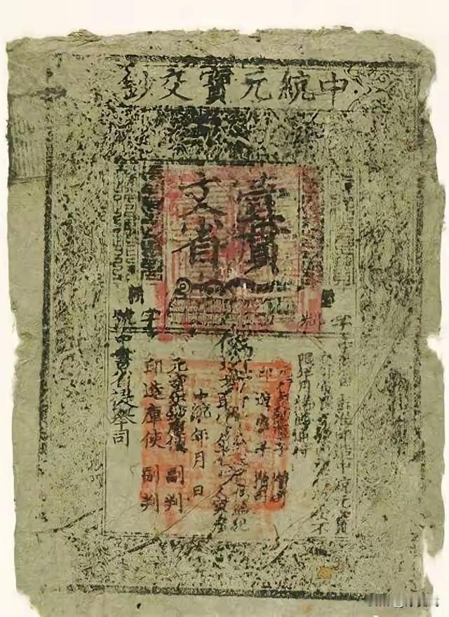 “这是好玩意[捂脸哭]！”1982年，呼和浩特两名小学生，在废旧的白塔里玩耍，突然