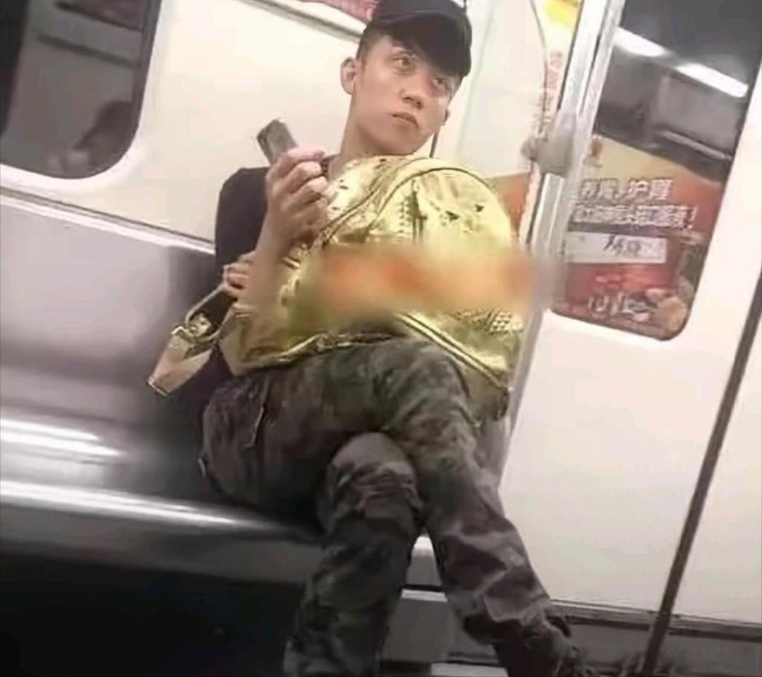 黄景瑜刚出道的时候，看来真是纯天然没整过啊，特质朴一孩子。