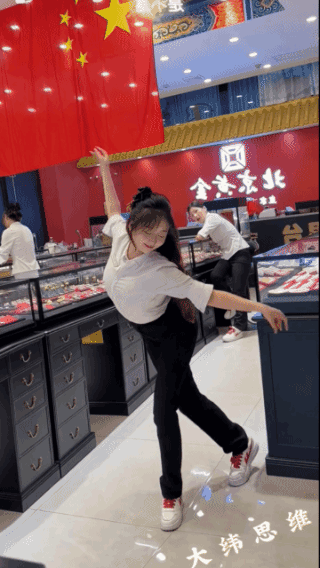 跳个舞，能吸引点顾客吗？