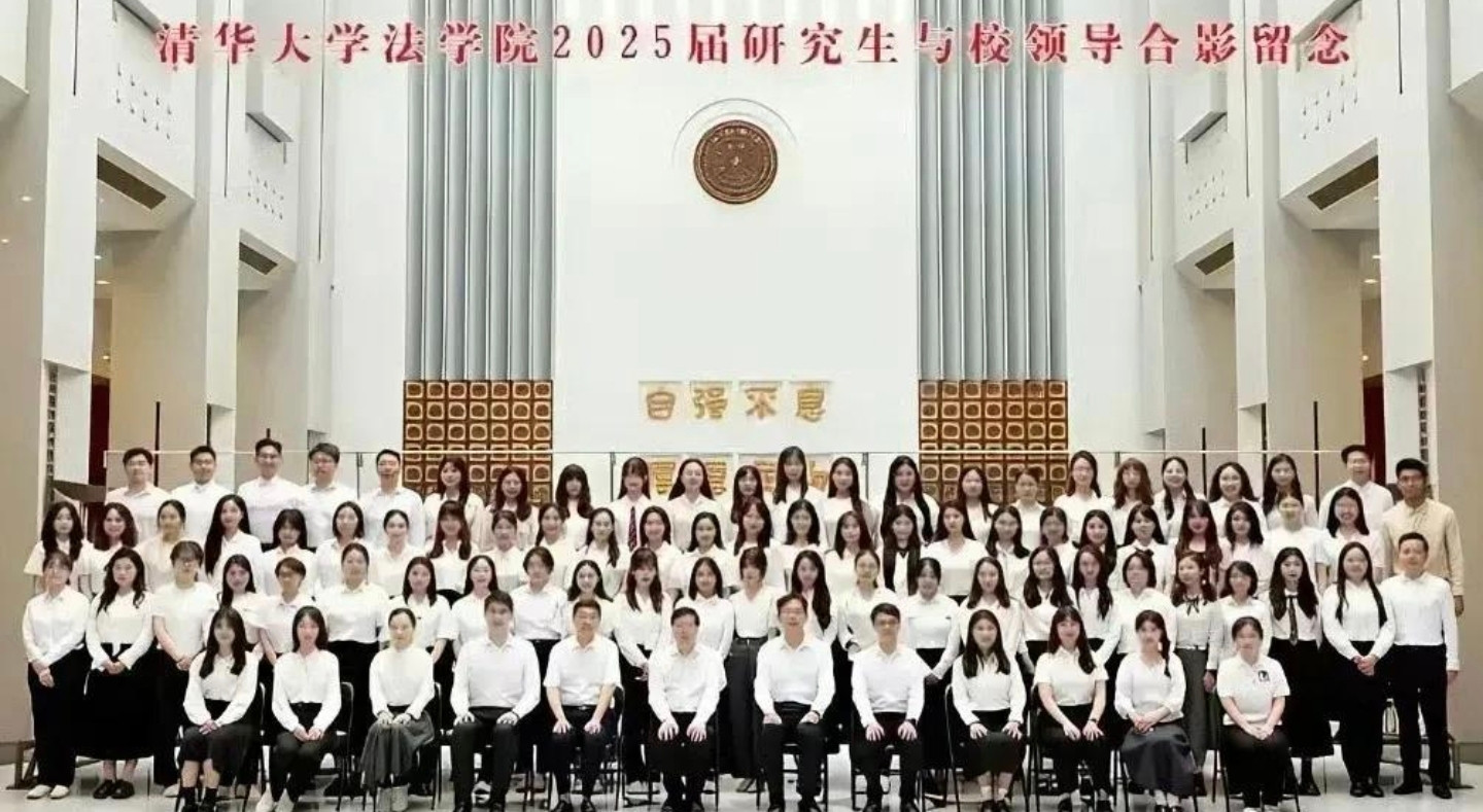 要是十年后你打官司，对面坐着三位女法官，隔壁直播的女记者一剪子把你剪成“渣男”，微博热搜里女老师带着