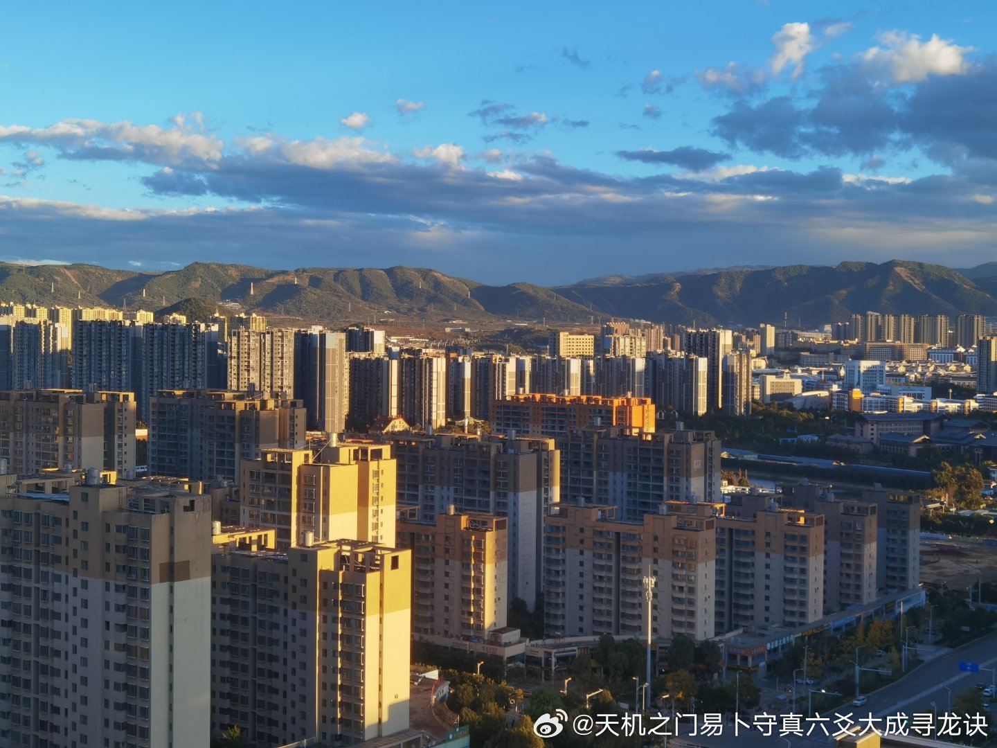 二十多岁女生困于感情迷茫，为弄清姻缘走向自学八字，碎片化看网络命理文章，只记住夫