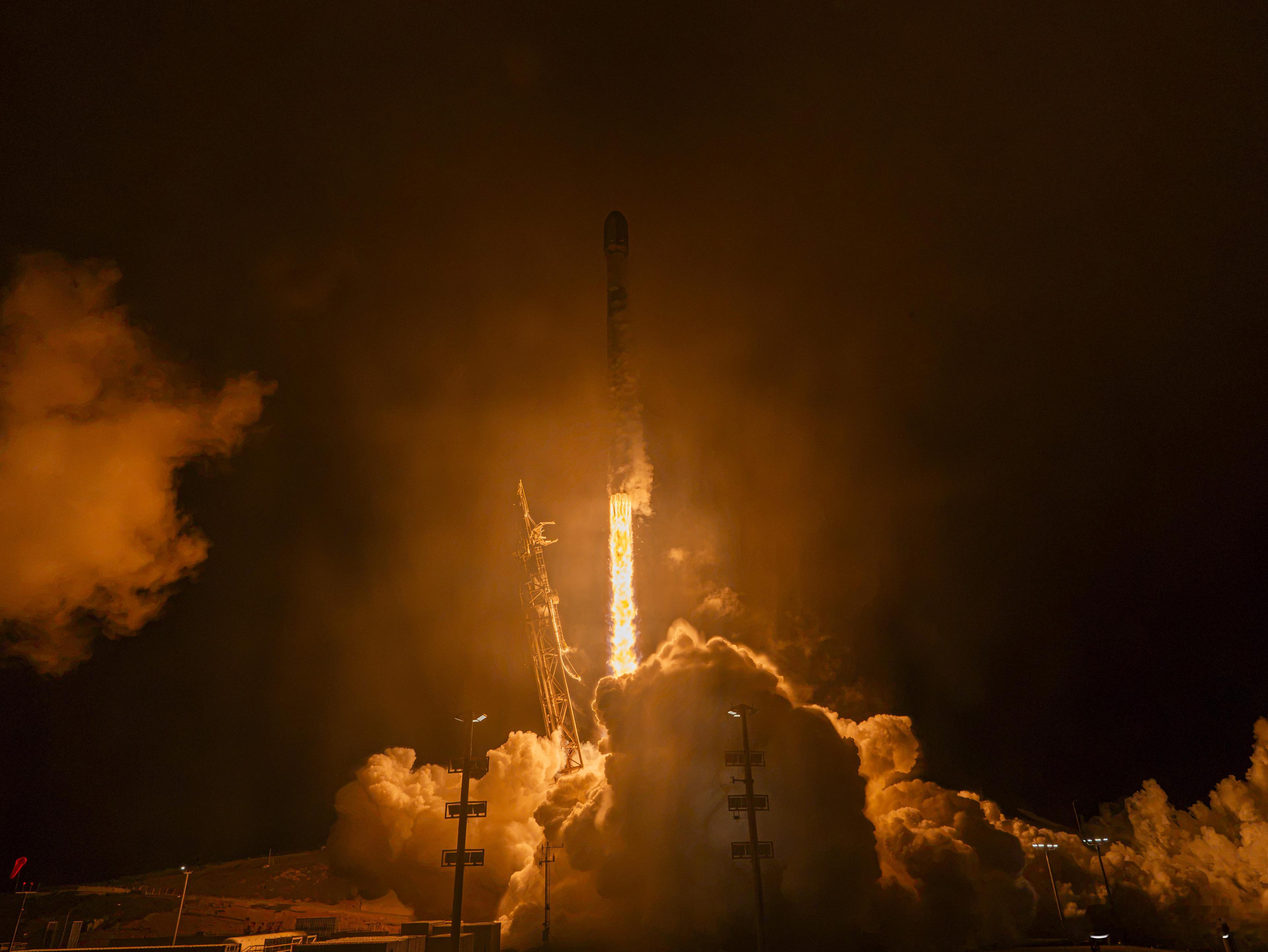 北京时间2026年8月12日12时46分，SpaceX从范登堡太空军基地SLC-