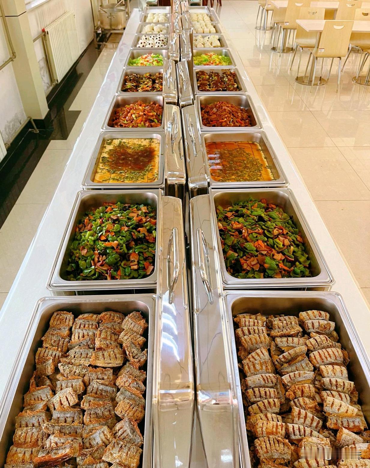 这是国家单位的食堂，你们觉得怎么样？