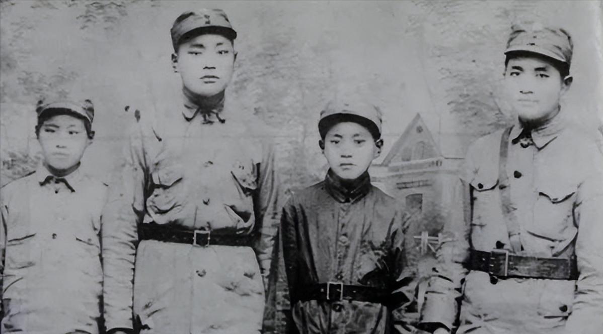 出生在1926年的李中秋，是红军长征中年龄最小的参与者之一，出生于四川达县一个满