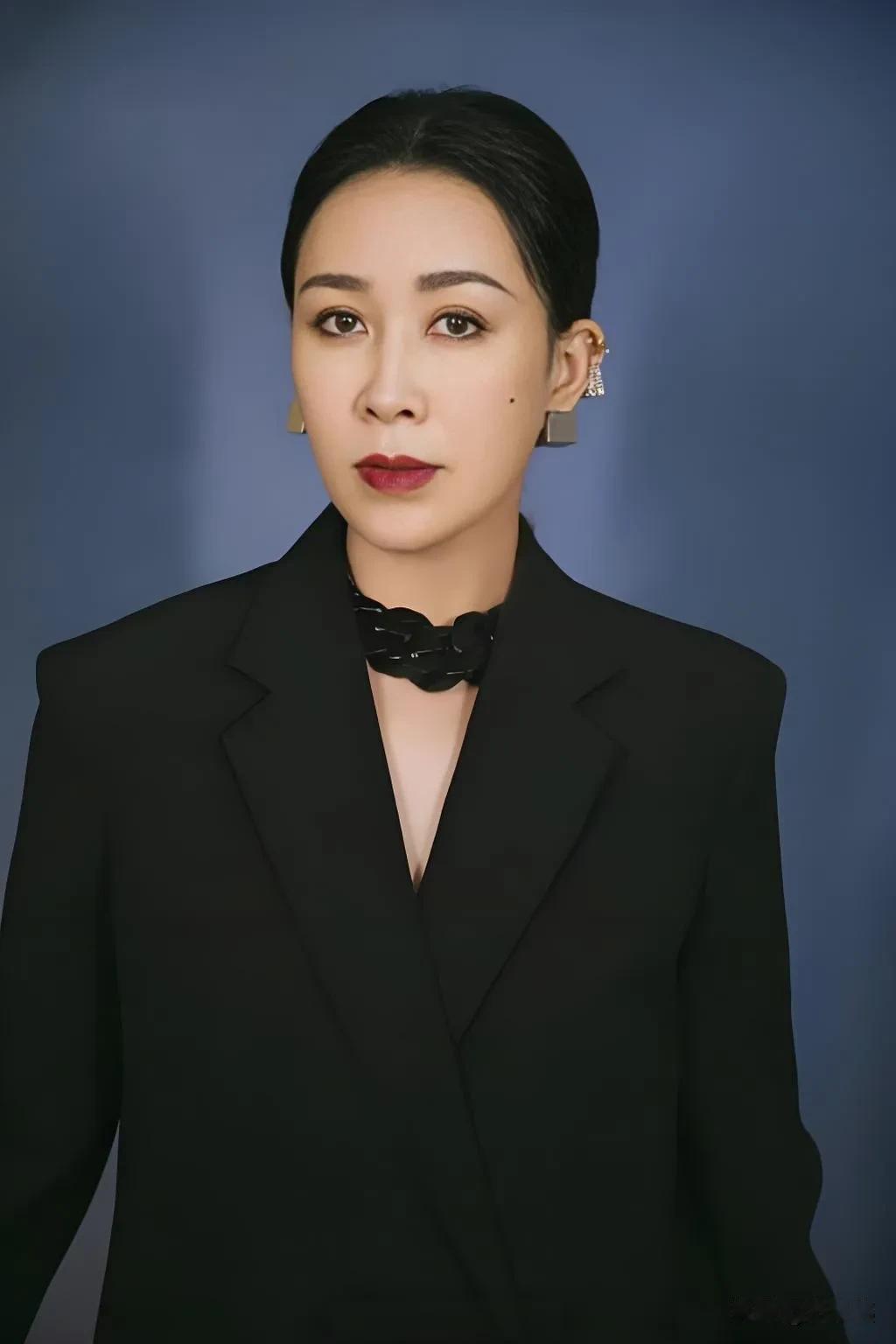 那英竟然说自己女儿很jian，并且怀疑女儿是不是亲生的！女儿总在丈夫面前发问，为