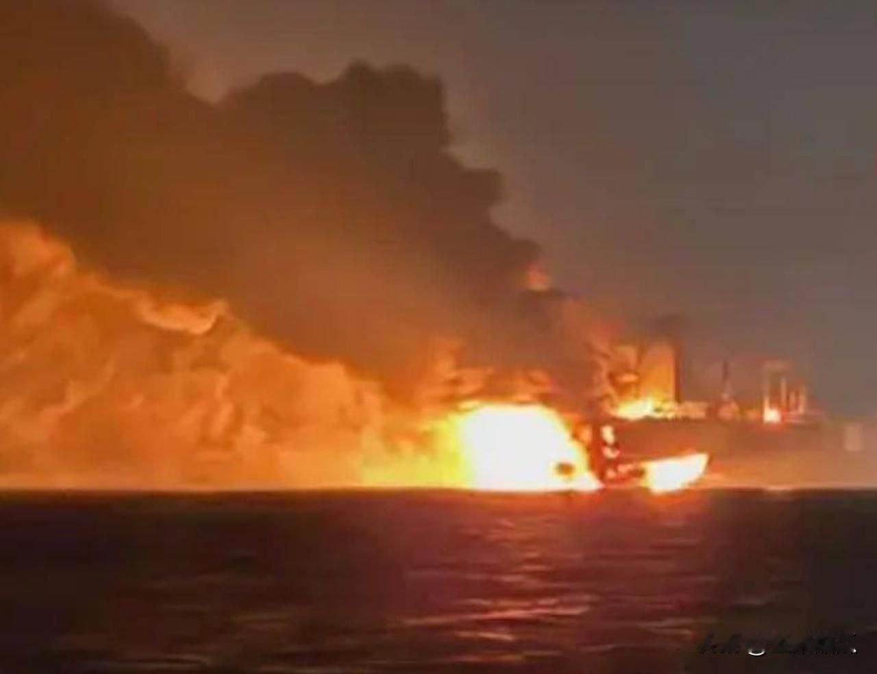 黑海货轮战也许马上到来。据报道，俄罗斯两艘油轮“凯罗斯”号和“维拉特”号在黑海遭