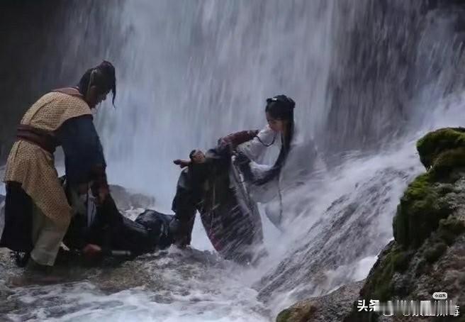 你可以说黄晓明油腻，也可以说他傻气但不得不承认他对朋友真的很仗义他曾跳瀑布救