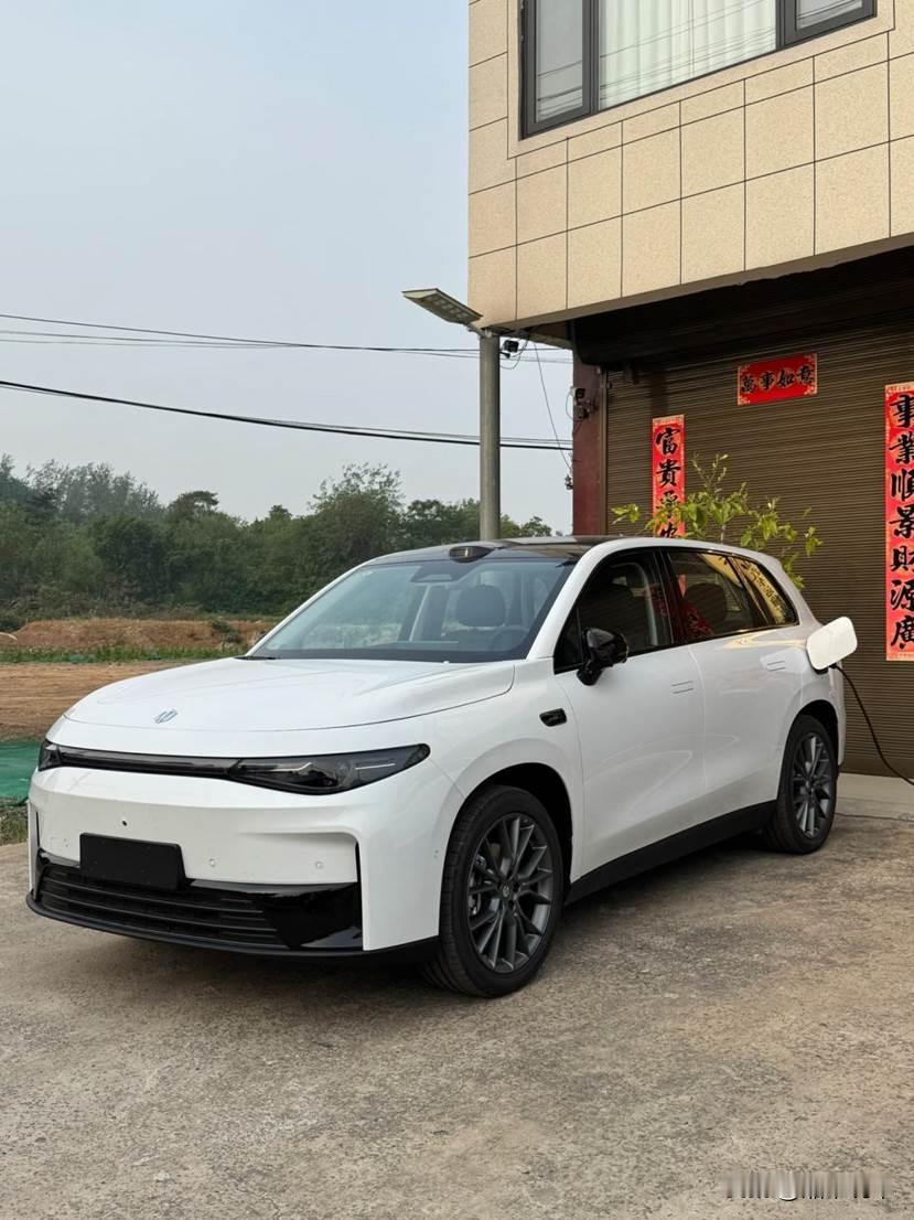 离谱！在三四线城市，时不时遇见零跑汽车，这能见度绝了。 最近春节放假回老家，