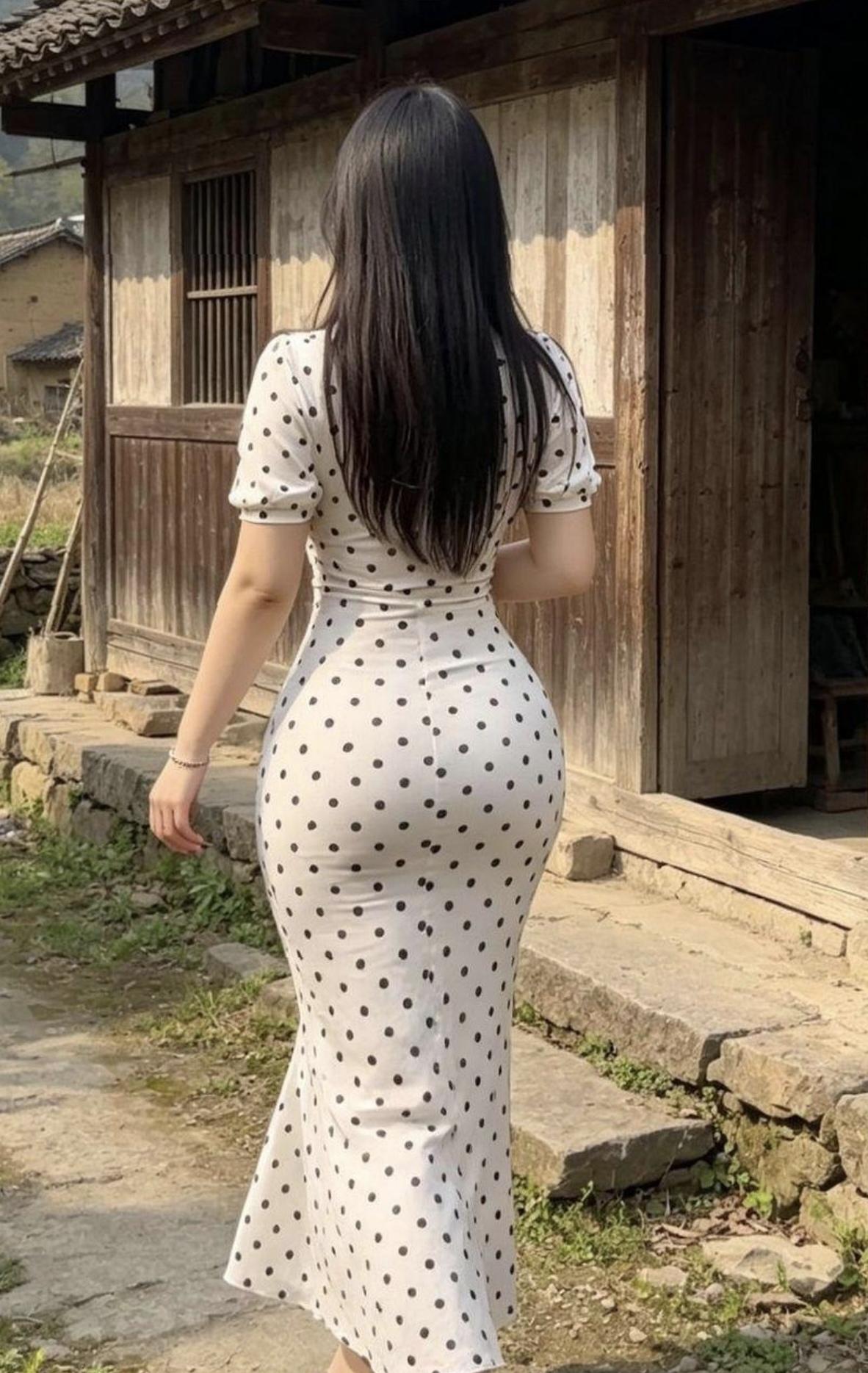 来到老家打开门，空空荡荡无一人。不见从前那情景，…………………………请你