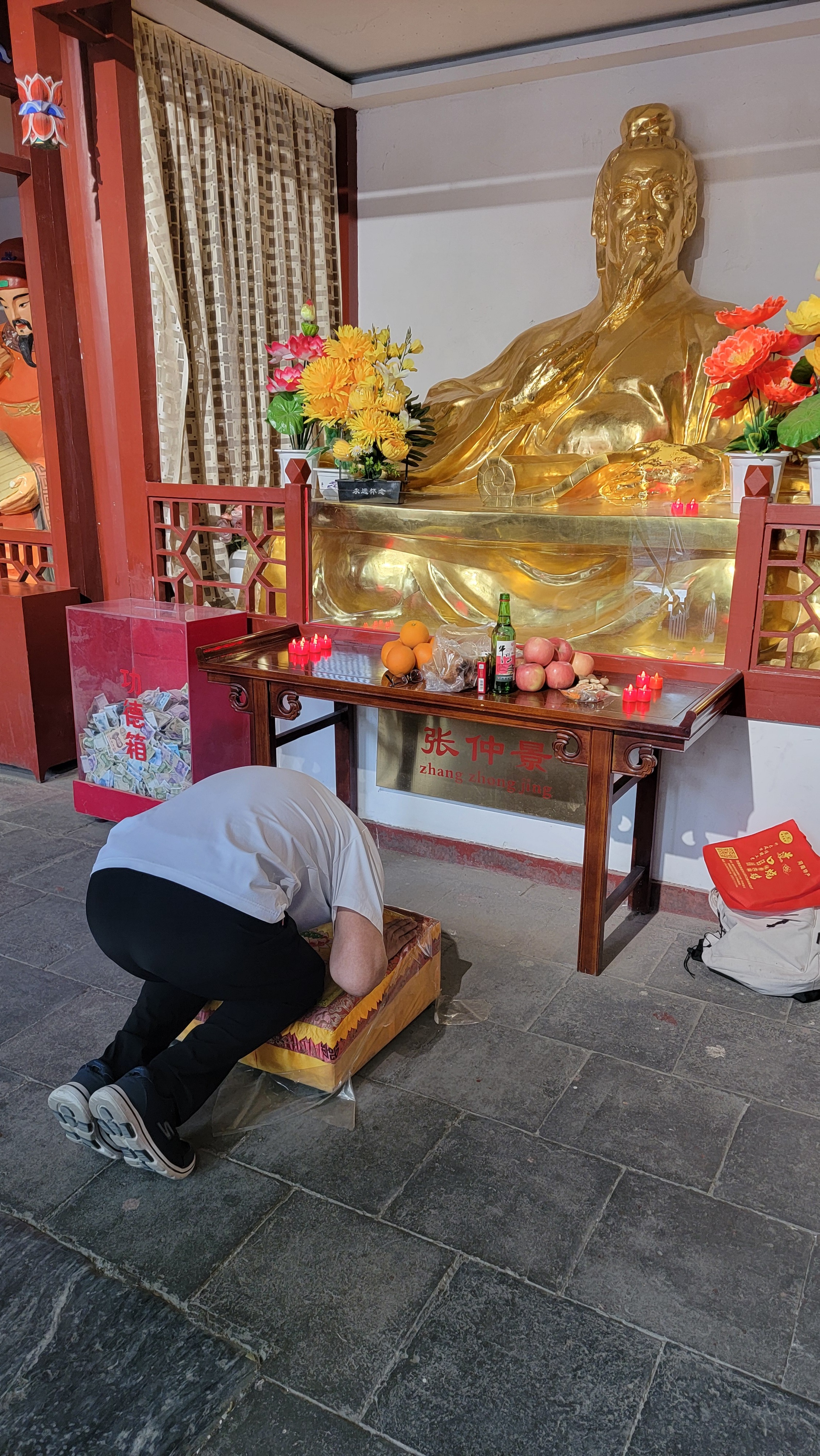 麻黄得术，则汗不致于骤发；白术得麻黄，则湿滞得以宣通麻黄如风，白术似土，刚柔相济