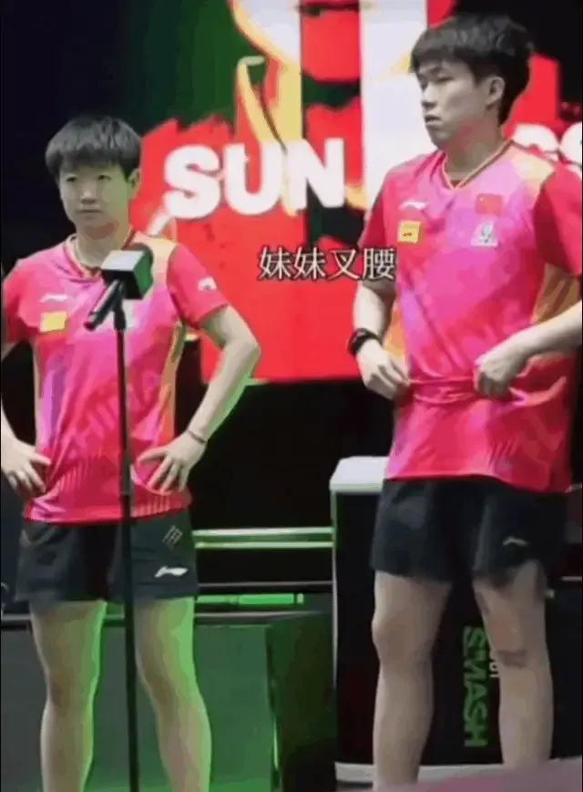 多哈混双夺冠采访，再现名场面！在卡塔尔多哈，夺冠后的采访环节，再次上演了令人