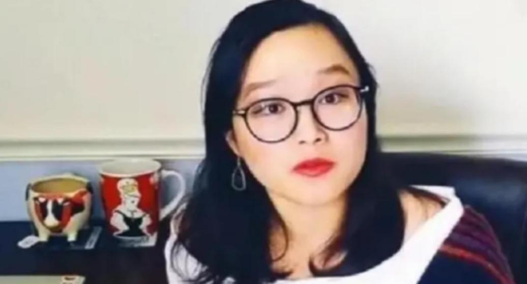 “求求了，让我回中国吧！”2020 年夏天，新德里的贫民窟里，郑墨沫捂着口鼻躲在