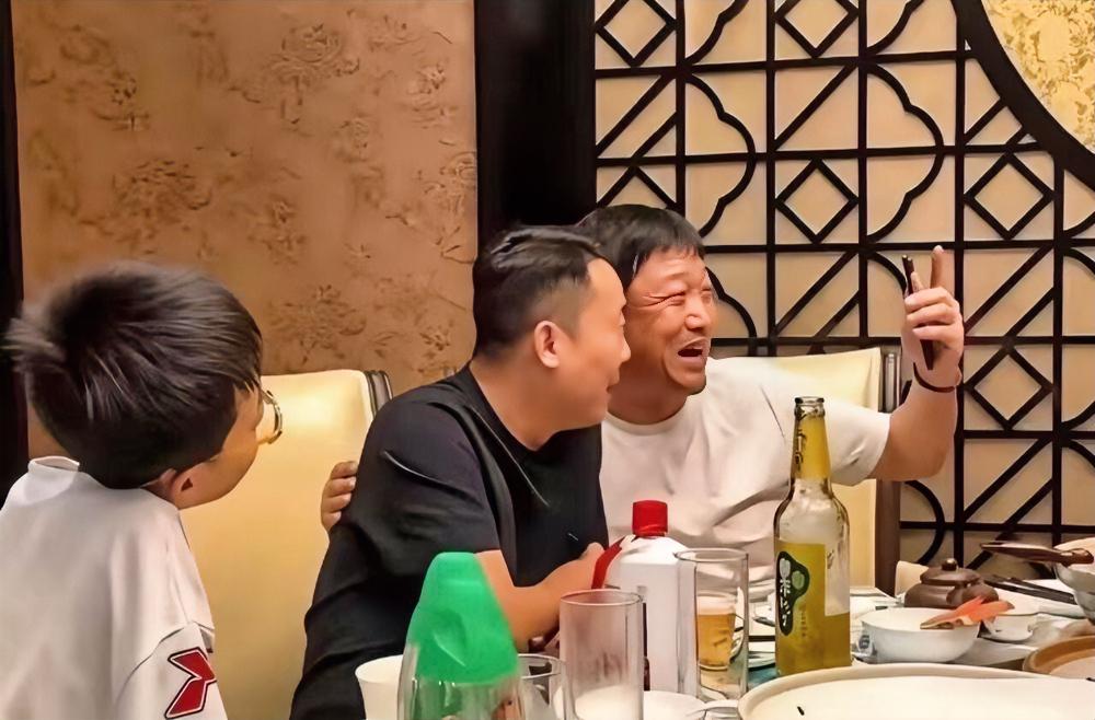 贾冰这事，他做的对不对，我不评价，但是我敢打包票，别的不说，他这人一定是一个