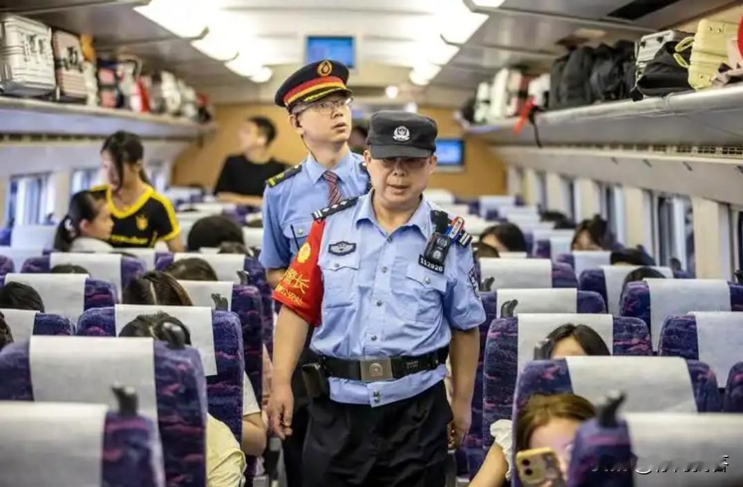 请问：乘警是公务员编制吗？答案：是的，乘警是通过国家公务员考试录用，属于国家