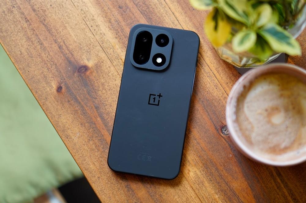 【一加16首批搭载满血版骁龙8E6Pro】据数码博主最新透露，在子系迭代旗舰阵