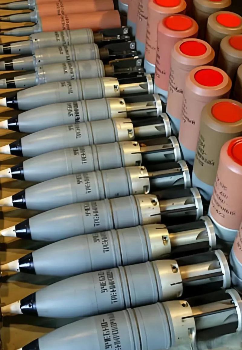 俄罗斯在2025年生产了700万发炮弹，稳居世界第一，远远超过中国。俄罗斯现