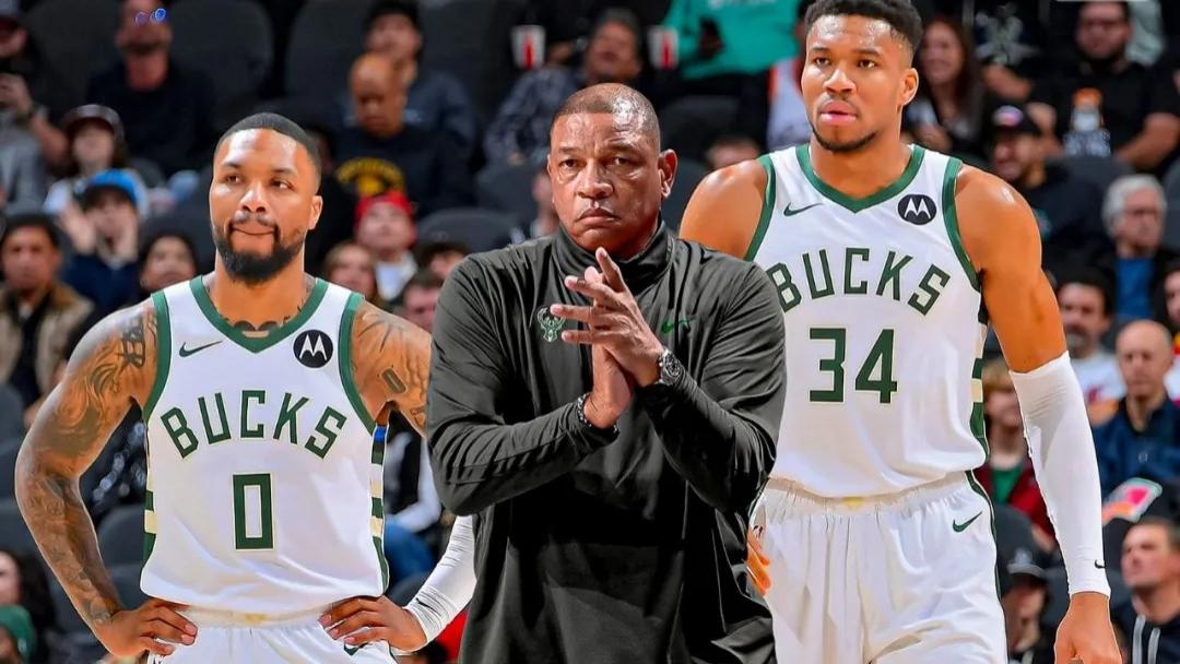 雄鹿2换2交易敲定！字母哥留队宣言曝光