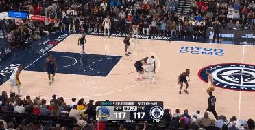 看到库里这个球我不得不承认库里比詹姆斯厉害。勇士126-121淘汰了快船，这场比