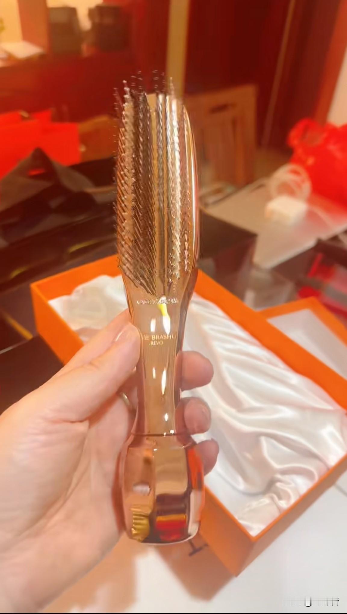 一位朋友说这梳子中“爱马仕”，有一定特殊功效，你值得拥有一把，我是不是被PUA