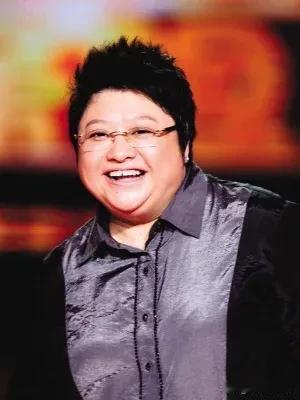 韩红说：“我出名了之后感觉自己的变化很明显，走在大街上趾高气昂，我可是韩红啊！那