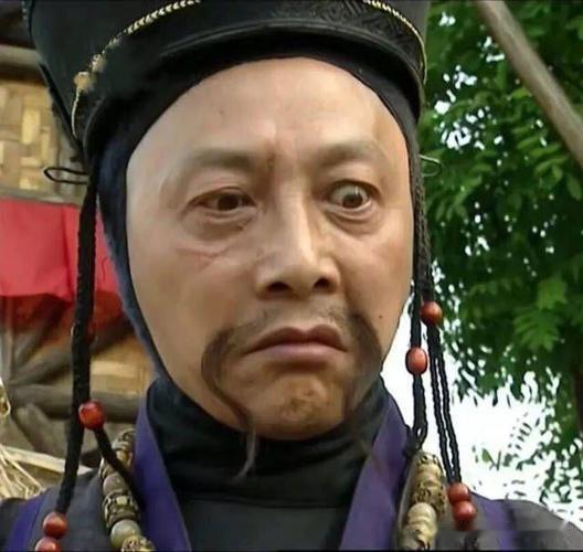 明朝自成化时期开始，太监在政坛的地位日益显赫。大批出身社会底层，获得大富大贵