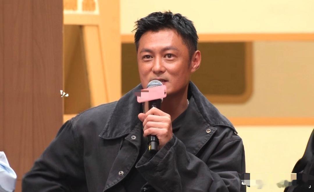 网传余文乐之后可能少和芒果台合作，不是节目组针对他，是这季《披荆斩棘》没了常规美颜滤镜，用的原生直播