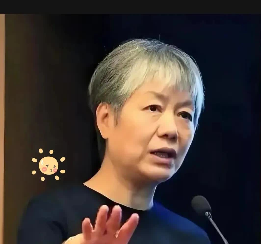 李玫瑾教授去年就“扶老人被索赔”的问题发表过看法说如果老人摔倒了，索赔扶老人