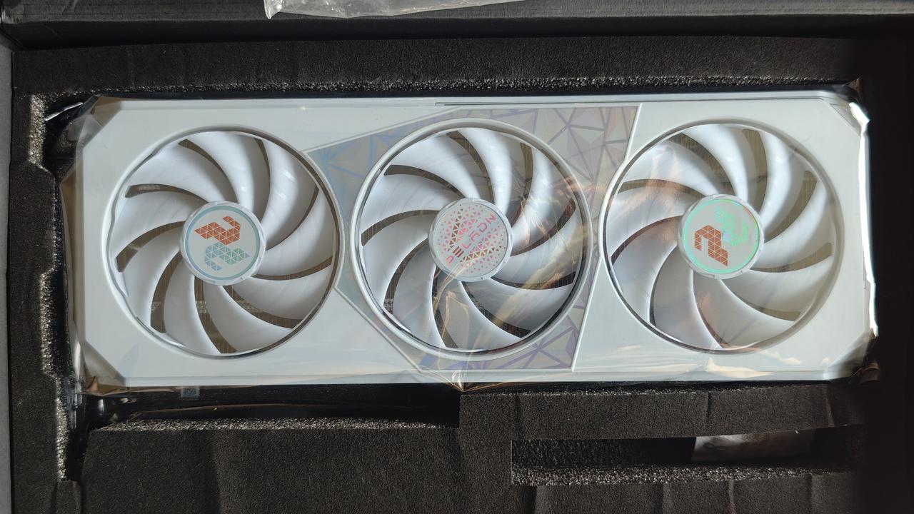 不到1800块，全新16GB显存显卡，性能碾压RTX5060和9060XT，官方