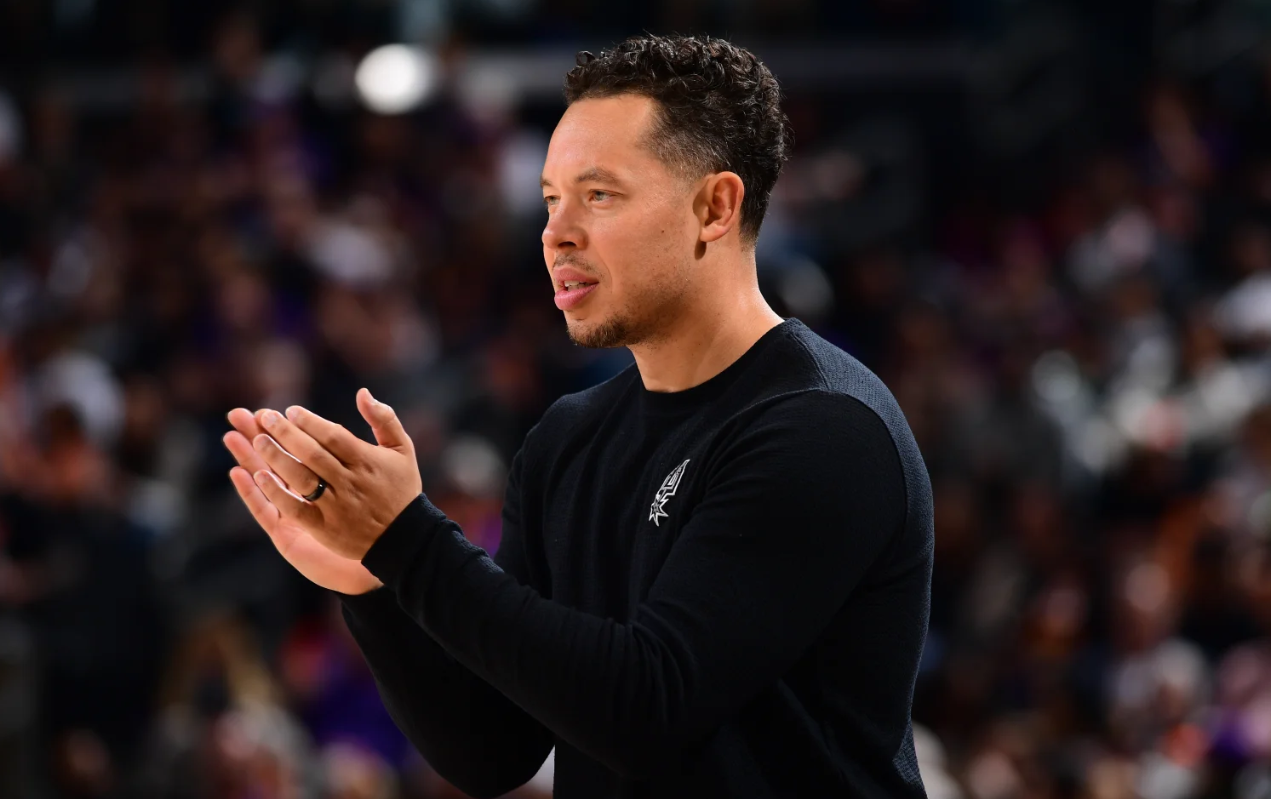 我就问一句米奇算不算名帅？背靠背对战快船控制文班20分钟上场时间，逆转拿下比