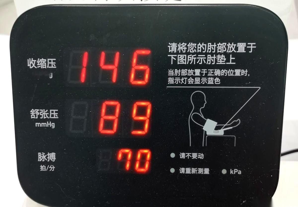 我跟你说个事儿，你听听气不气人。一个坚持隔天跑五公里、坚持了七八年的人。烟，