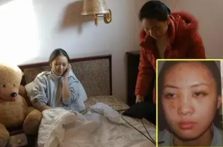当年，张国立的儿子张默在中戏门口爆打童瑶，18岁的童谣打得跪地求饶，说：“歇十分