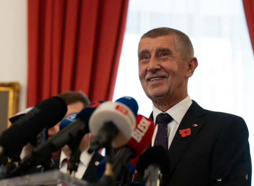 泽连斯基在捷克的最坏剧本已经成真：2025年10月27日，总统帕维尔正式授权安德