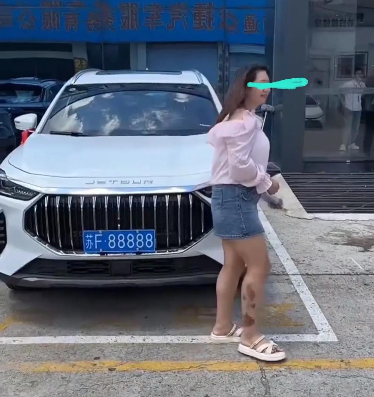 车主，赢麻了。光靠摇号机居然直接硬摇出五个八的车牌。而且还是苏州的蓝牌，这运