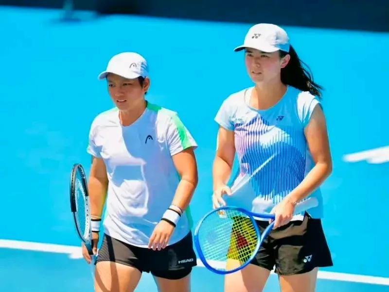 蒋欣玗/吴芳娴昨天26日2025WTA1000迈阿密站女双德比战取胜晋级半决赛