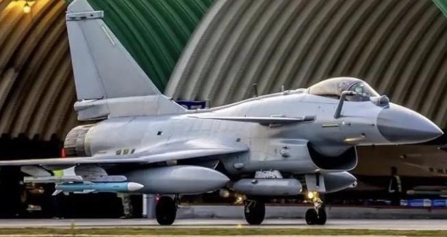 3月25日，中部战区飞行员史录权，驾歼-10C巡逻时，遭外机火控雷达死死锁定——