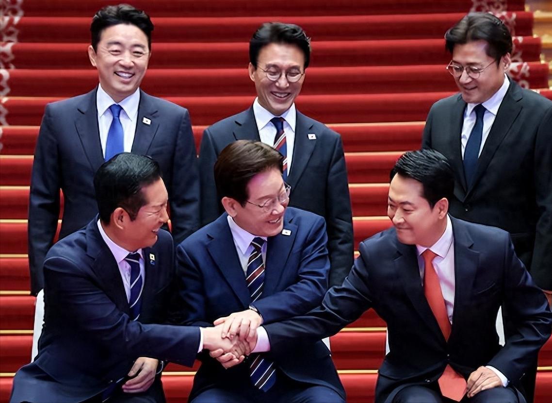 要求李在明放弃连任？韩国在野党这下玩脱了，悍然逼宫反被将军4月7号在青瓦台举