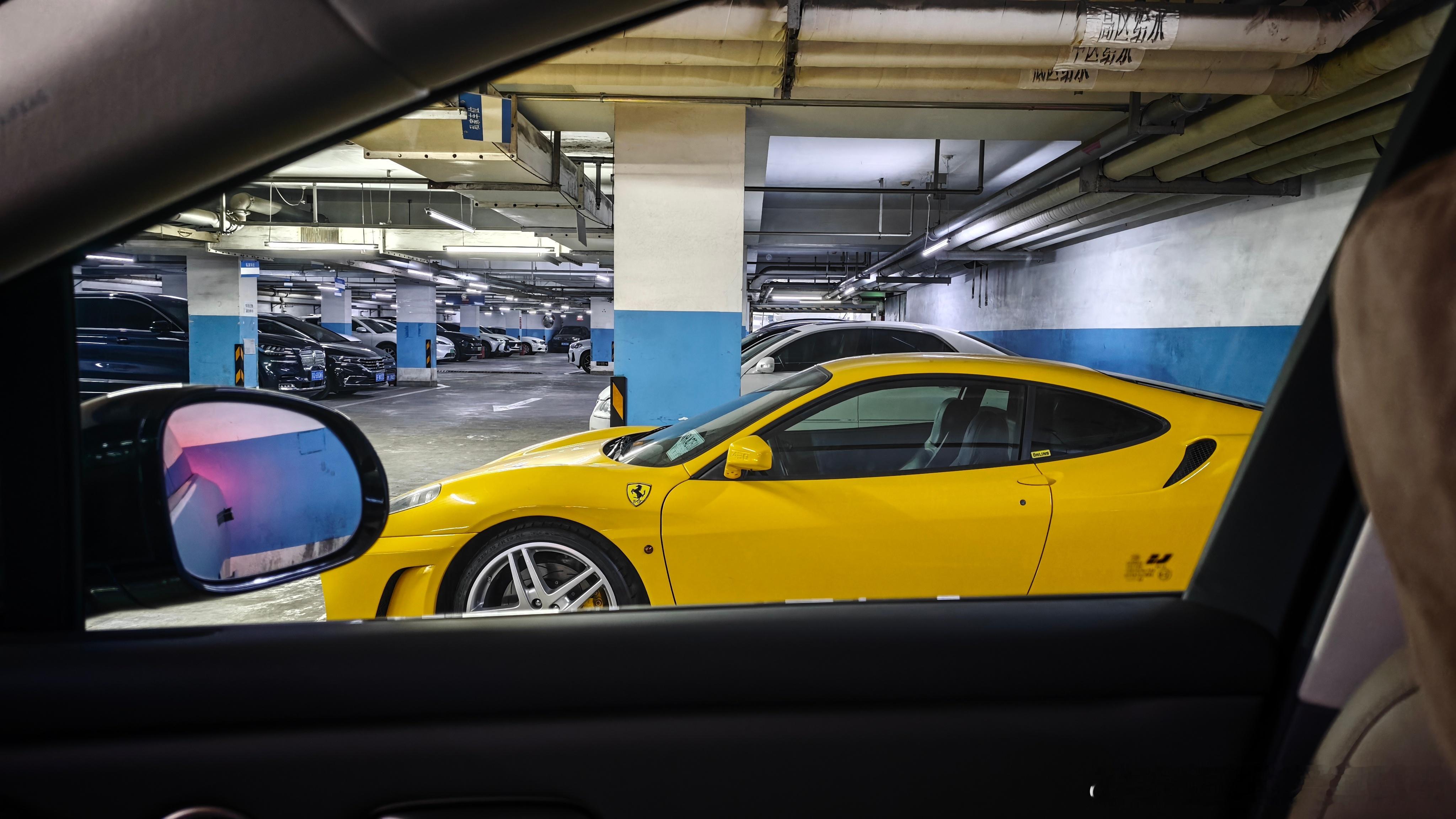 一大早在车库里见到它，我们一下就精神了！即使不开动起来，看看也是振奋人心的，这就