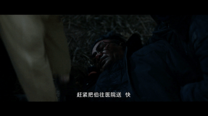 白宇帆新剧为抓贼被车拖拽百米《护宝寻踪》里白宇帆演的方堃为了拖住盗墓贼，尝试了