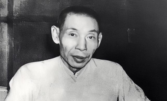 1933年的一天，杜月笙给梅兰芳打电话要4万大洋。梅兰芳为难地说：“杜老板，你知