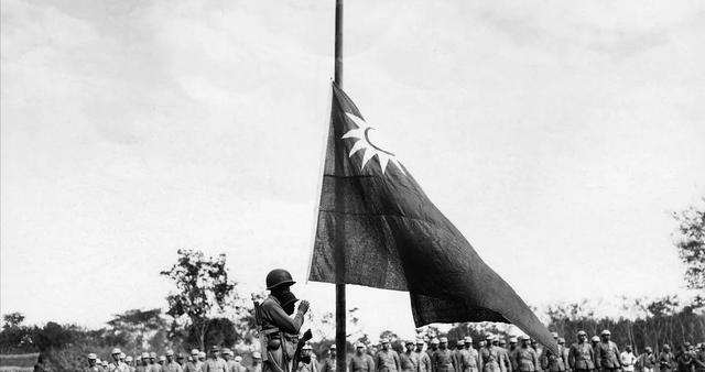 1945年，中国远征军在缅甸意外俘获十余名日军溃兵，团长原欲处决所有战俘，然而战