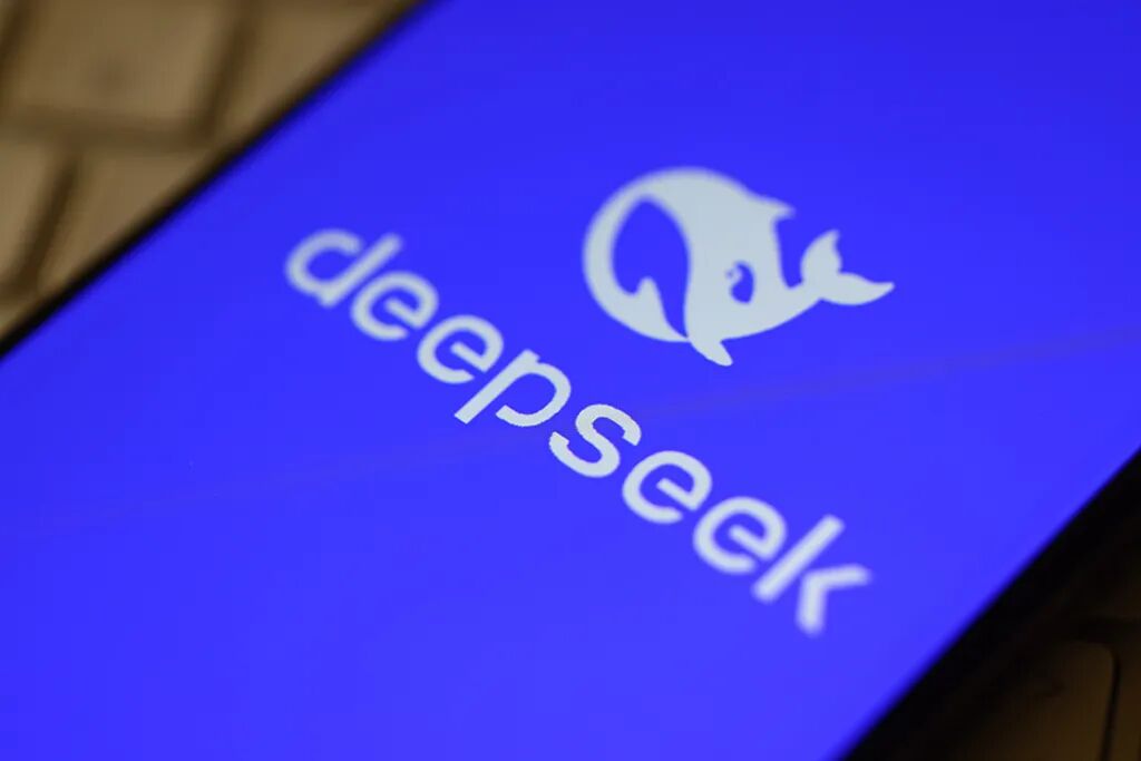 美国刚封禁, DeepSeek反手就开源了