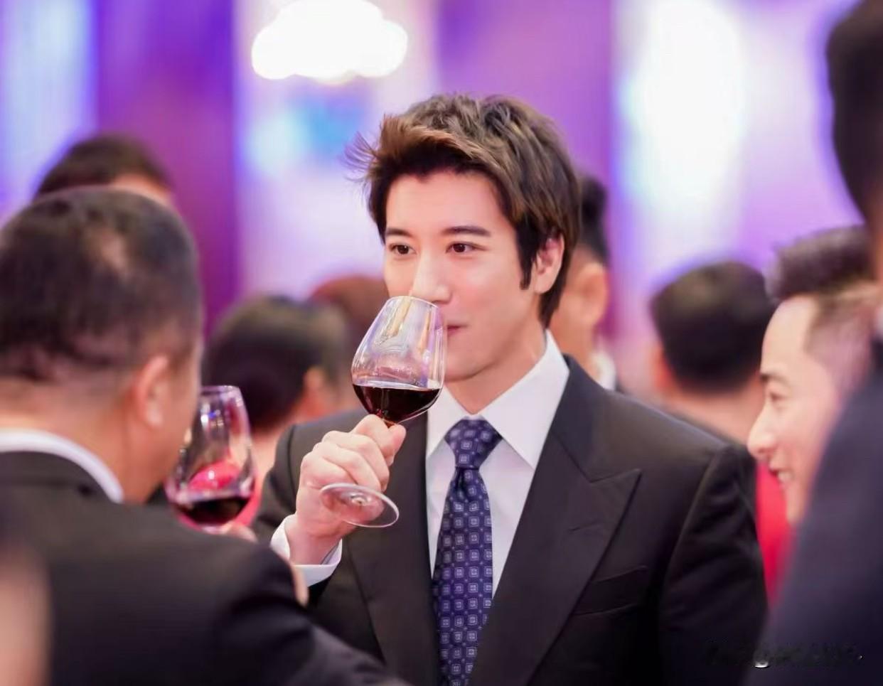 基因真的是越来越优化吗？看看王力宏再想想九十年代那些男星们，忽然觉得这个命题好像