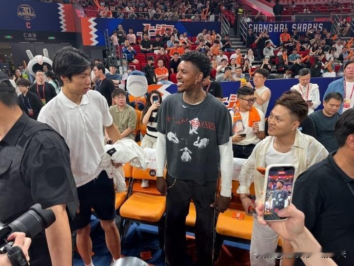 没有悬念了！26年的cba总冠军是上海男篮，强如北京超级战舰也被打的没有还手之力