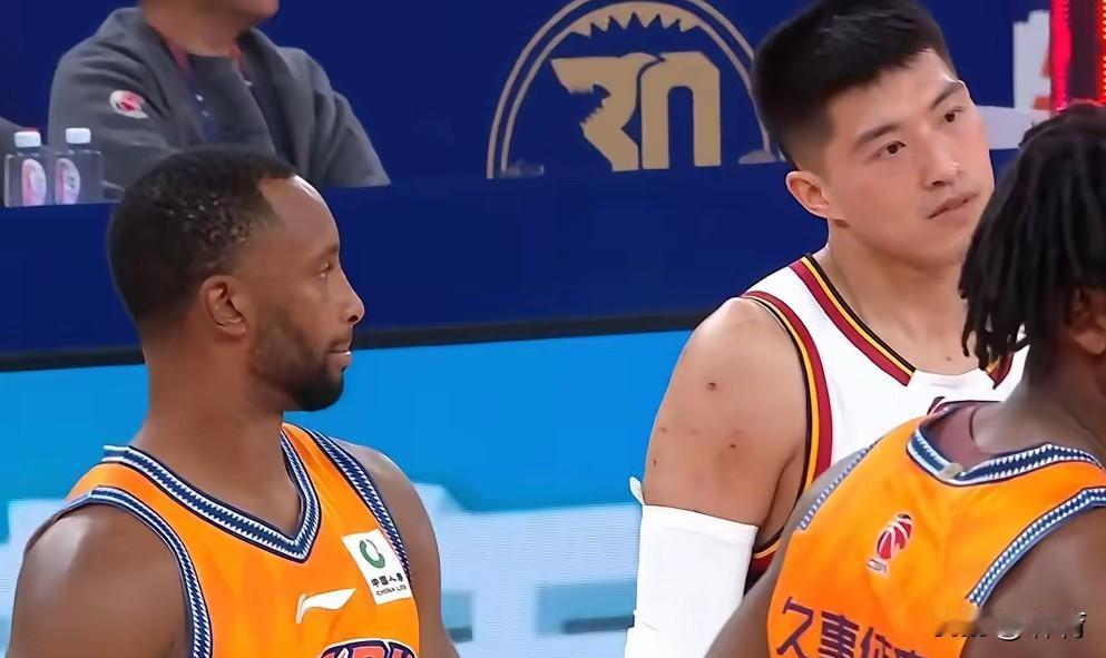 卢伟变阵收获奇效！北京时间12月19日晚CBA常规赛继续进行，在刚刚结束的一场焦