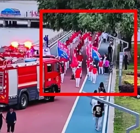 现在才知道，暴走团群主不为消防救护车让道，不是为队员的安全着想，而是他想展示自己