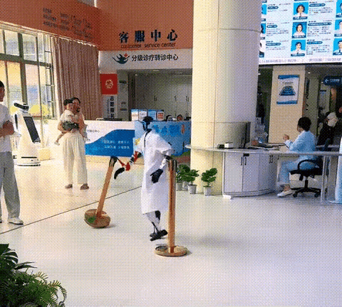 哈哈哈哈哈！笑死了，难怪宇树两天跌了1600亿，以后机器人会不会和人类打架？