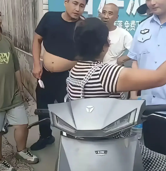 在白洋淀旅游，躲过了扎胎却遭遇了堵路。有人说，现在还敢去白洋淀旅游，胆子真大。白