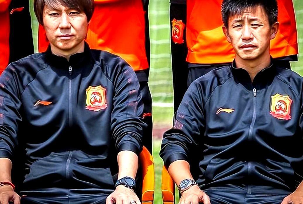 2015年，时任国足主帅的李铁向深圳队球员黎斐秘密转账600万，意图收买整支球队