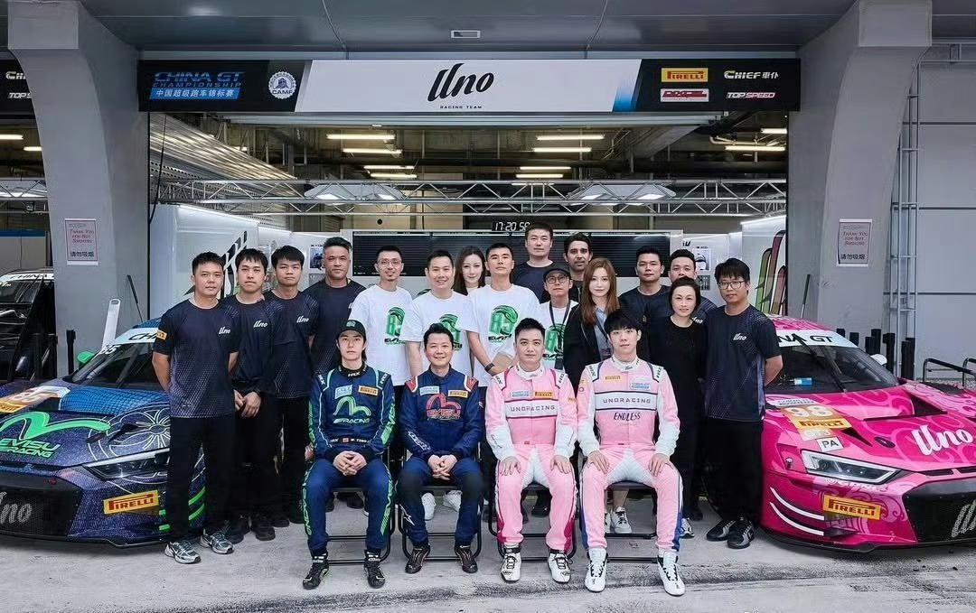 Alovingteam！车队的人可爱！车的朝向也非常可爱的！