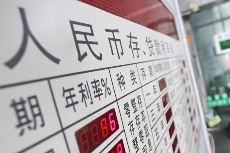 大家发现没有？春节越来越近，最近社会上出现了3个反常现象！第一个，存钱的人更